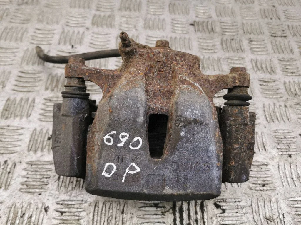 Front brake caliper – right