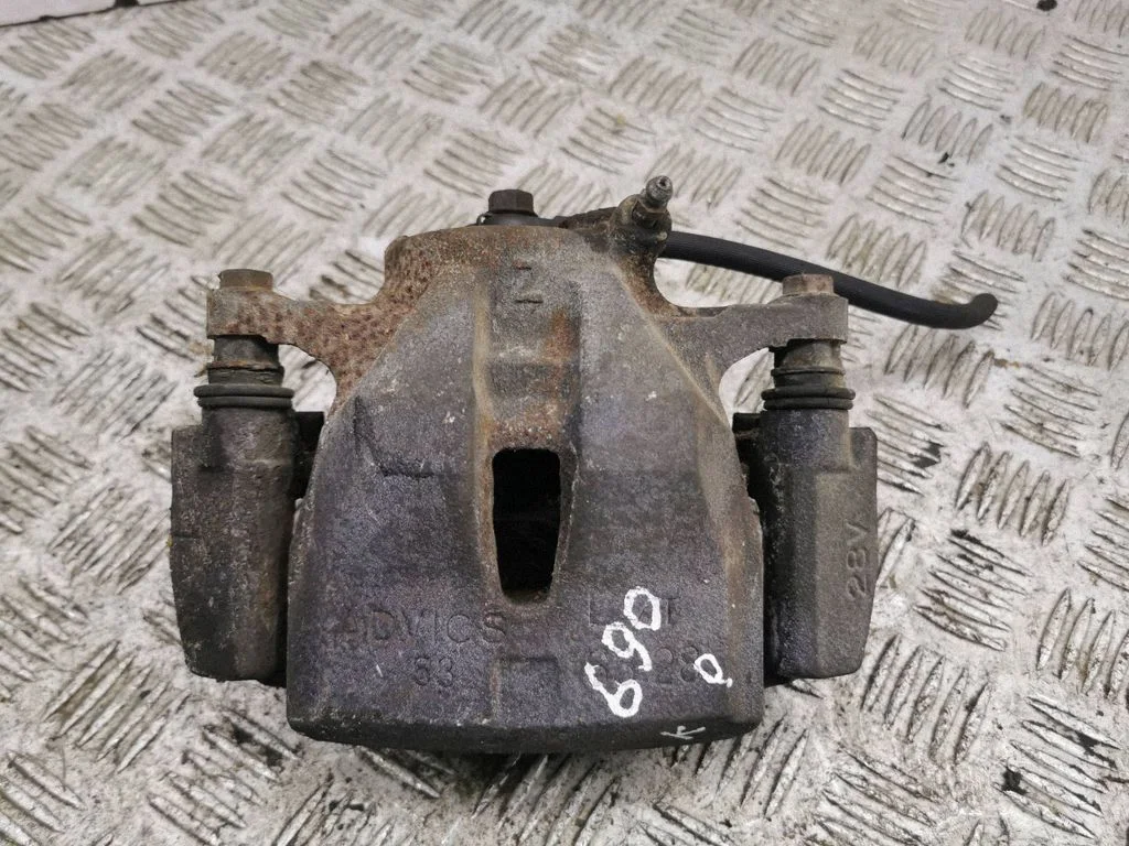 Front brake caliper – left