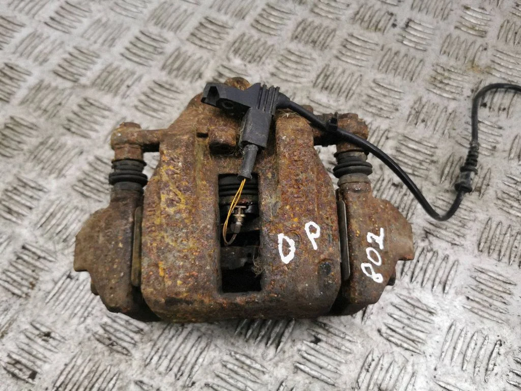 Front brake caliper – right