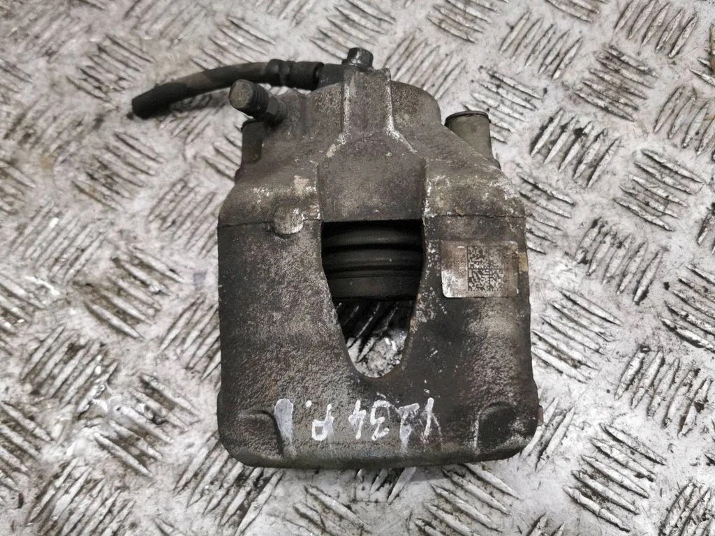 Front brake caliper – right