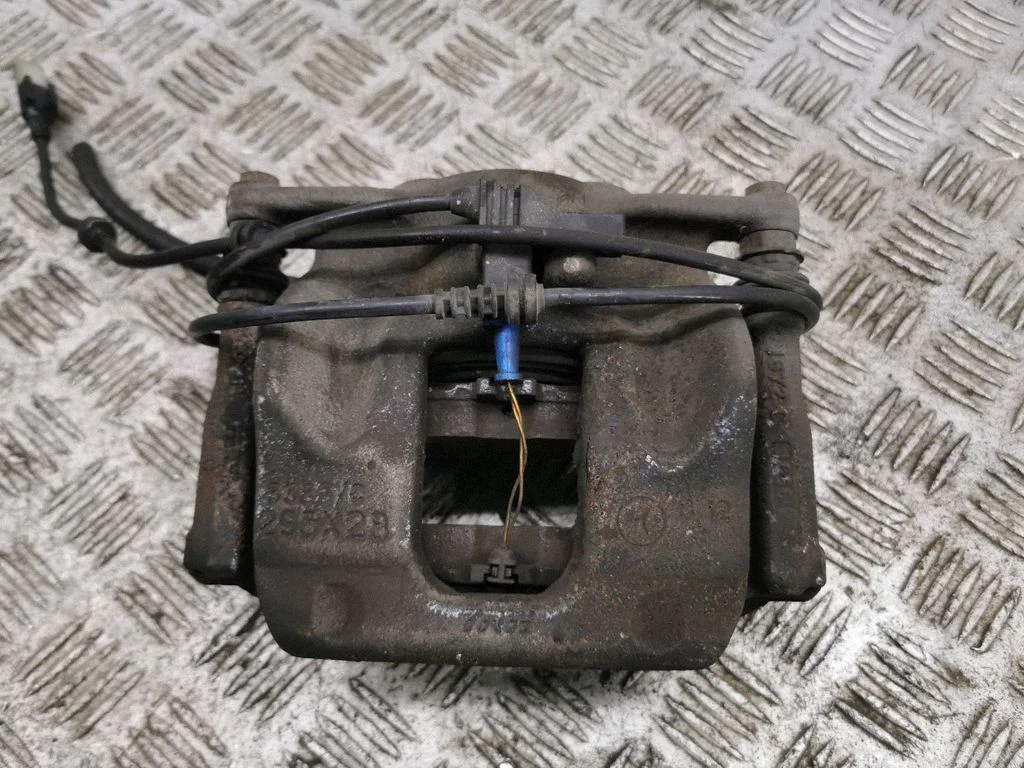 Front brake caliper – right