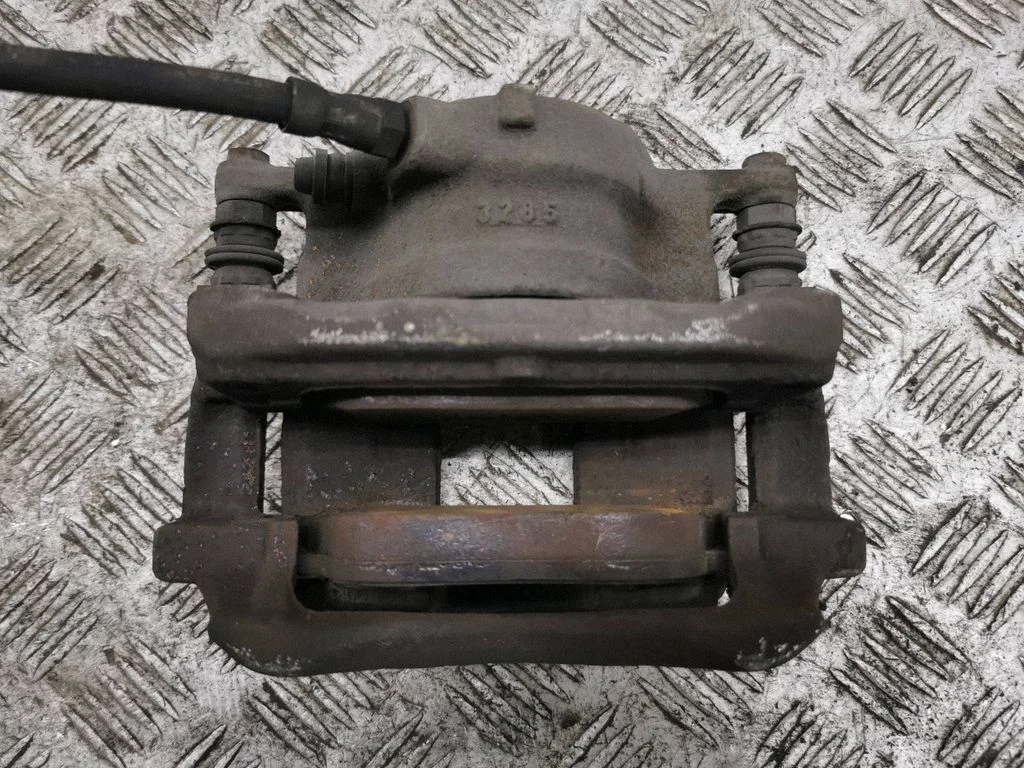 Front brake caliper – left
