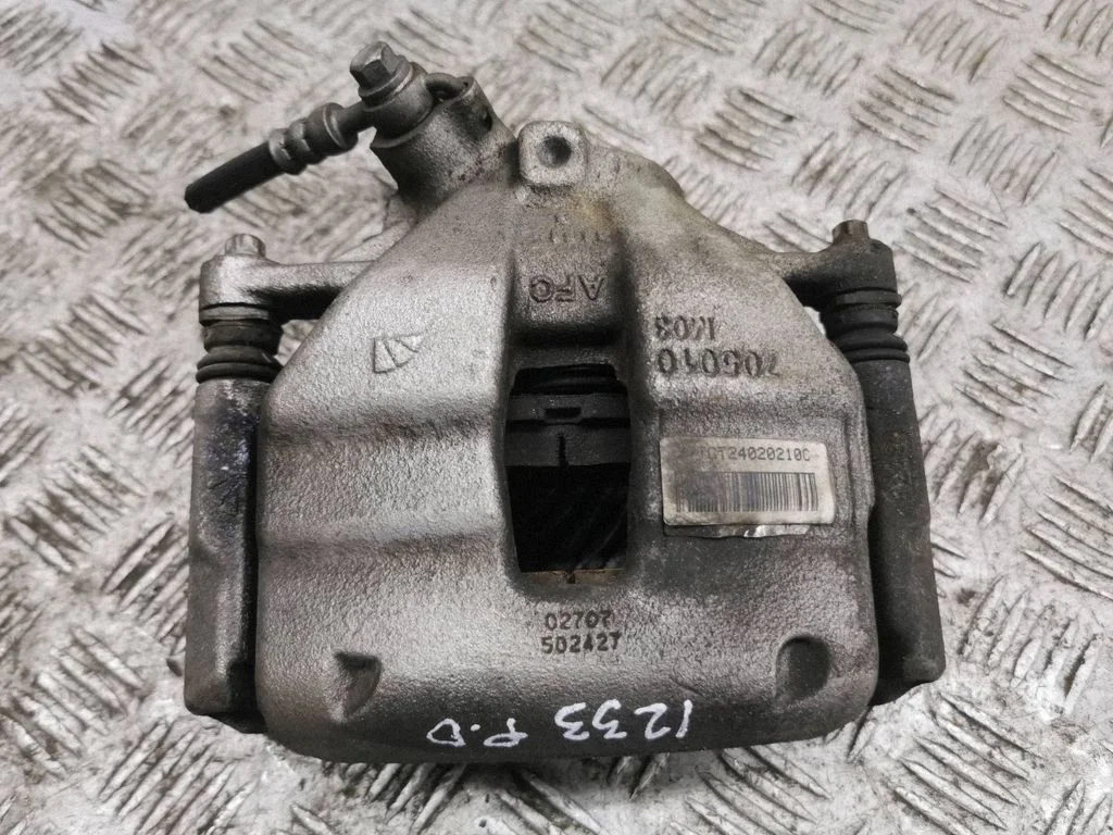 Front brake caliper – right