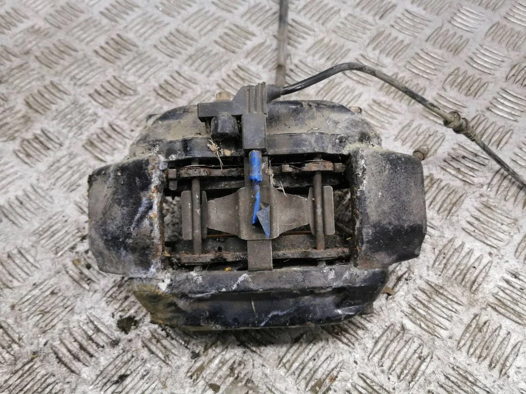 Front brake caliper – right