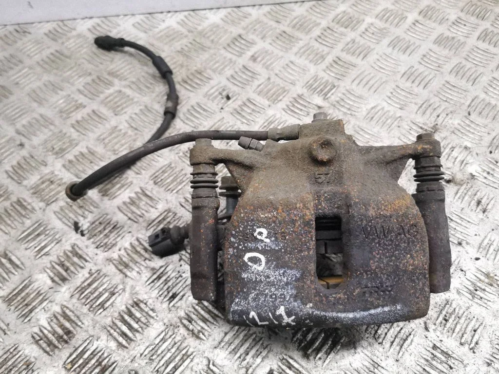 Front brake caliper – right