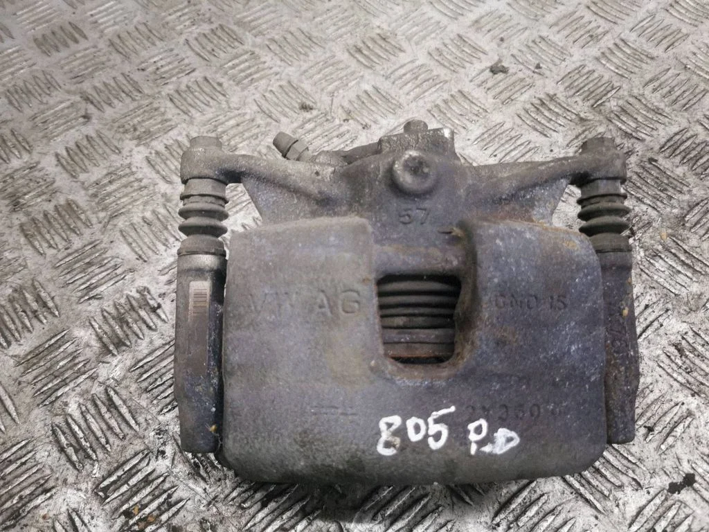 Front brake caliper – right