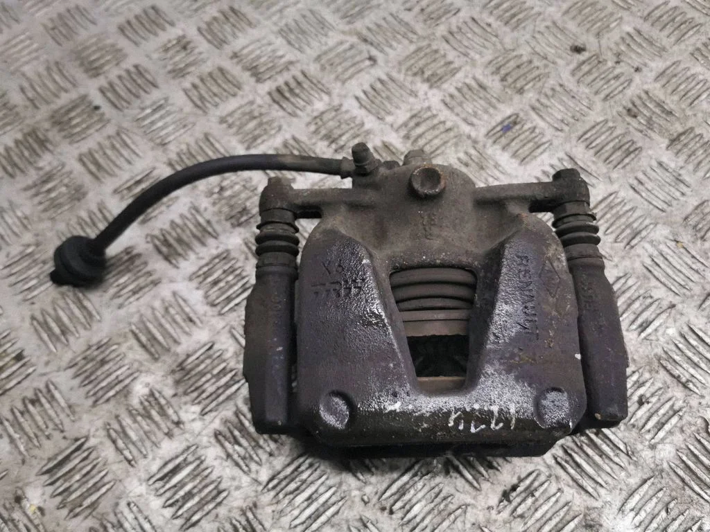 Front brake caliper – right