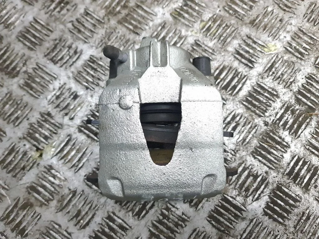 Front brake caliper – right