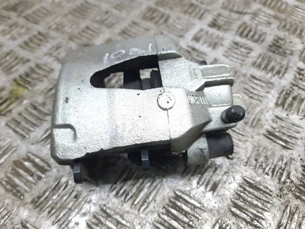 Front brake caliper – left