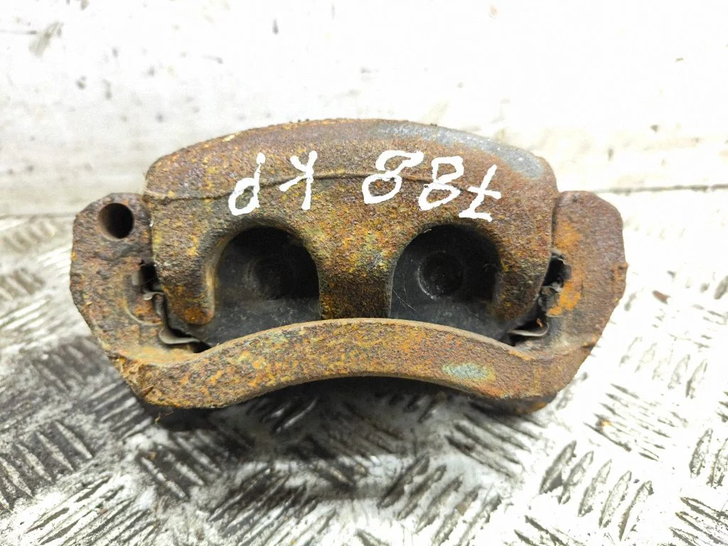 Front brake caliper – left
