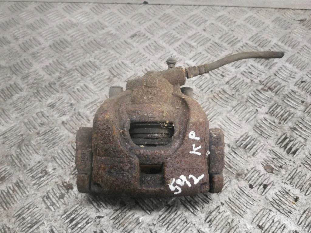 Front brake caliper – left