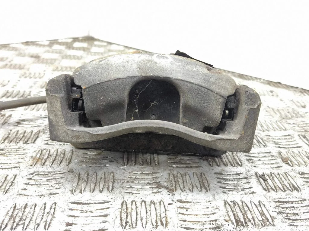 Front brake caliper – right