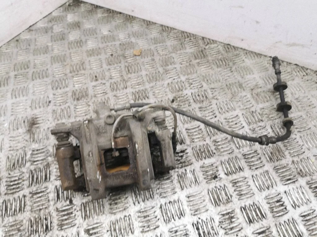 Front brake caliper – right