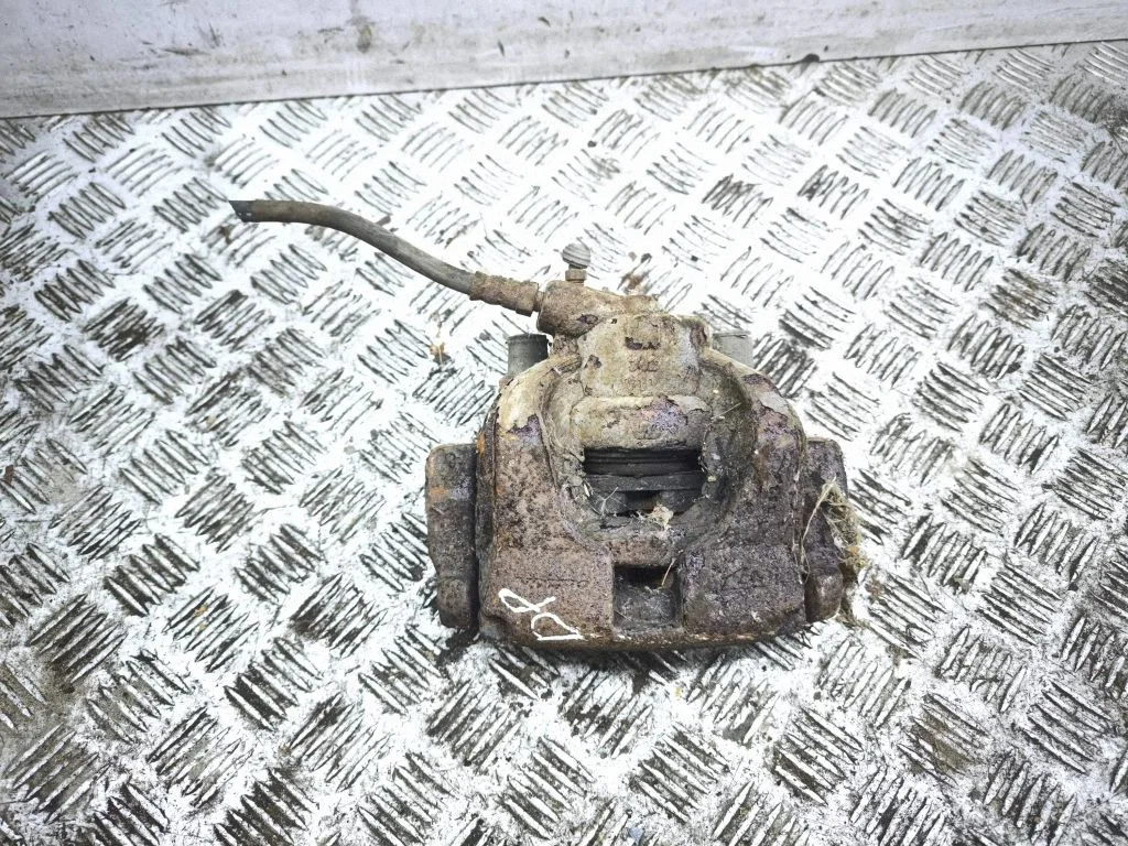 Front brake caliper – right
