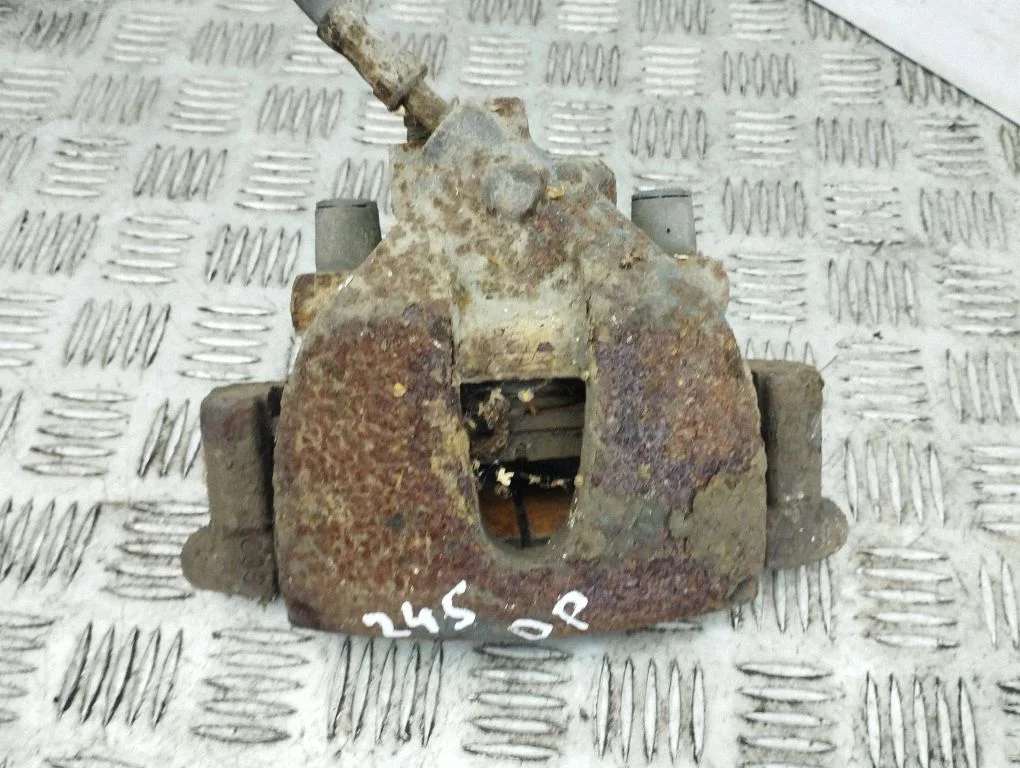 Front brake caliper – right