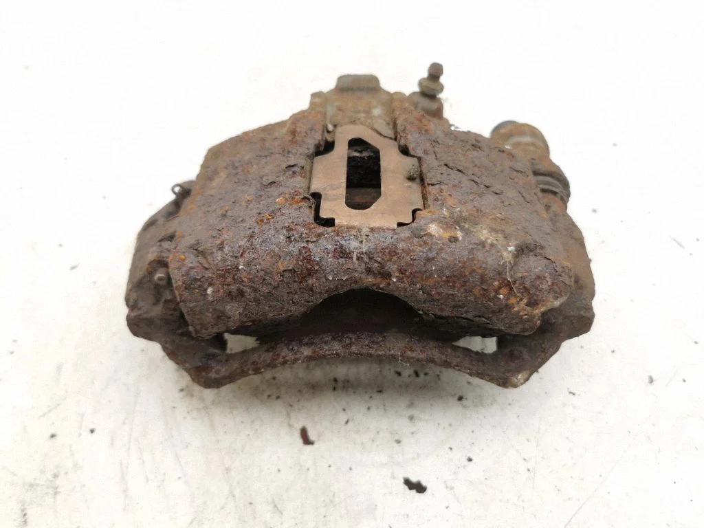 Front brake caliper – left