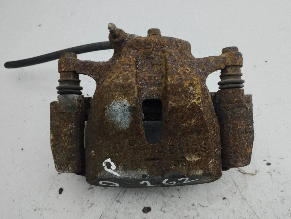 Front brake caliper – right