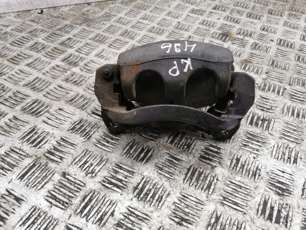 Front brake caliper – left