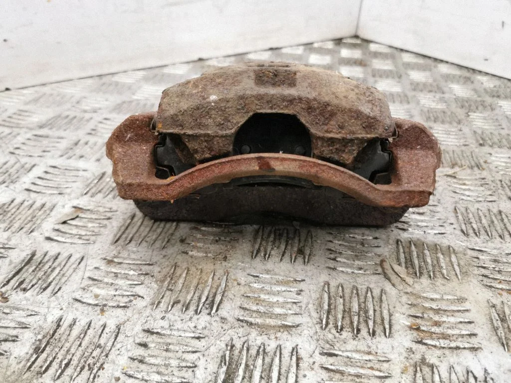Front brake caliper – left