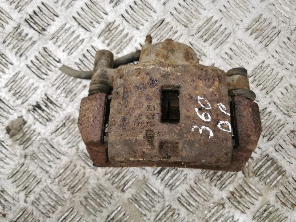 Front brake caliper – right