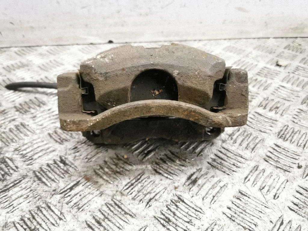 Front brake caliper – right