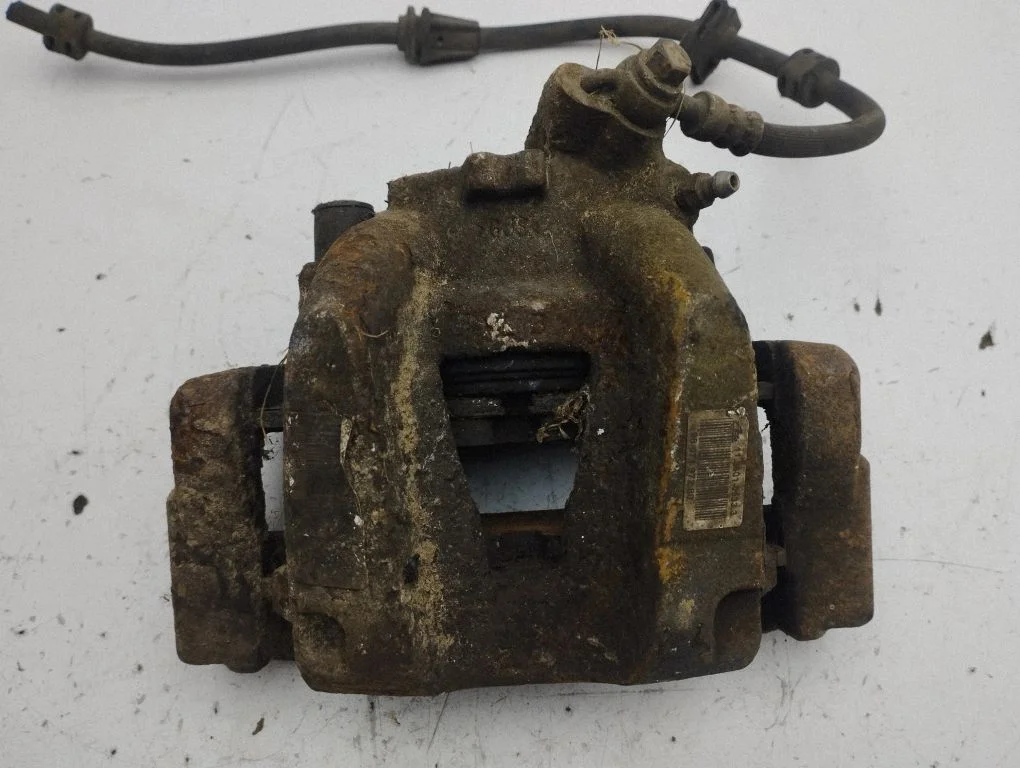 Front brake caliper – left