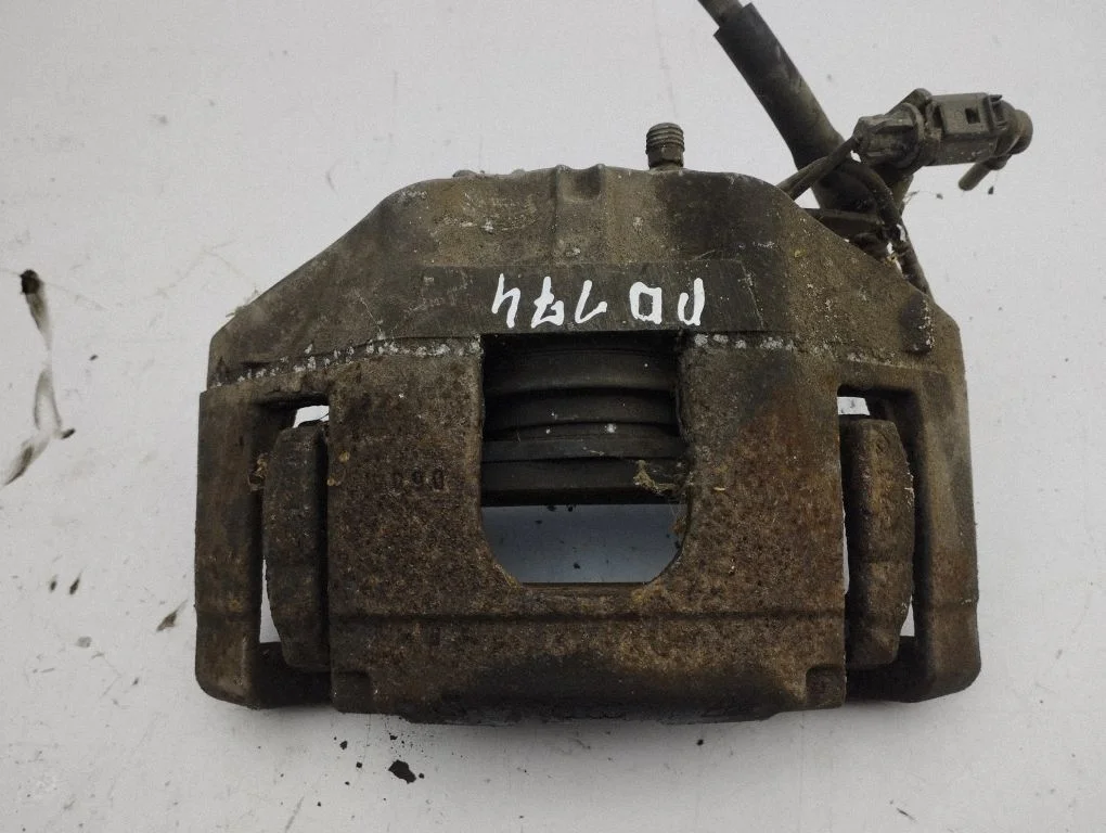 Front brake caliper – right