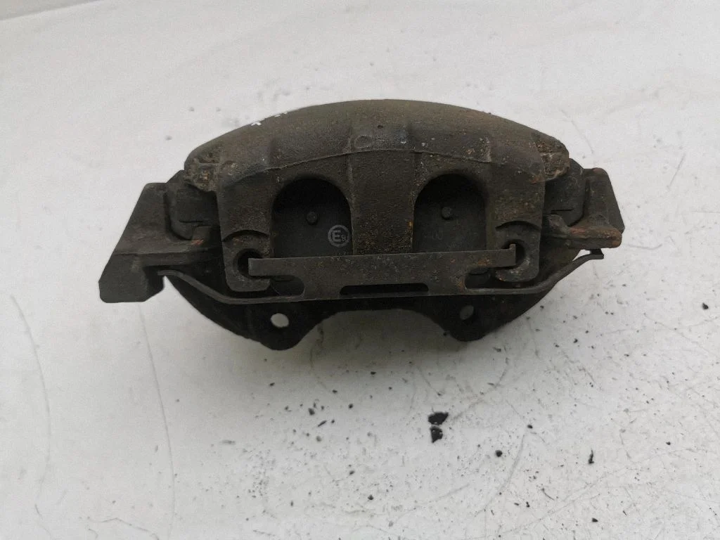 Front brake caliper – left
