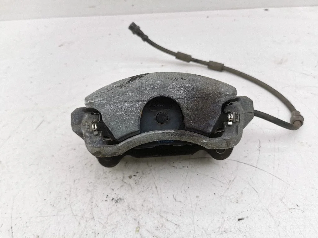 Front brake caliper – left