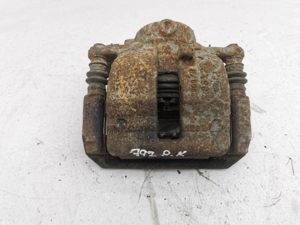 Front brake caliper – left