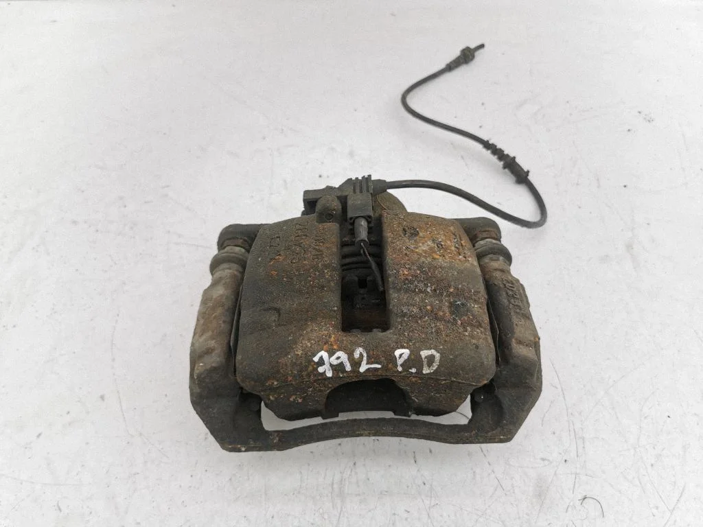 Front brake caliper – right