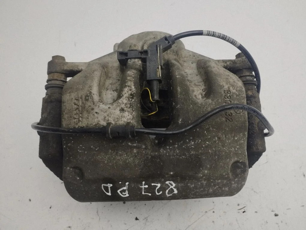 Front brake caliper – right