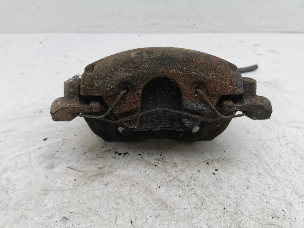 Front brake caliper – left