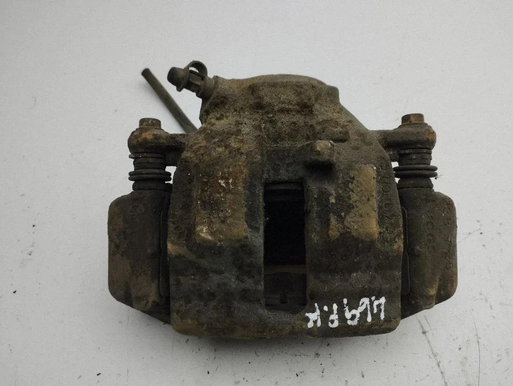 Front brake caliper – left