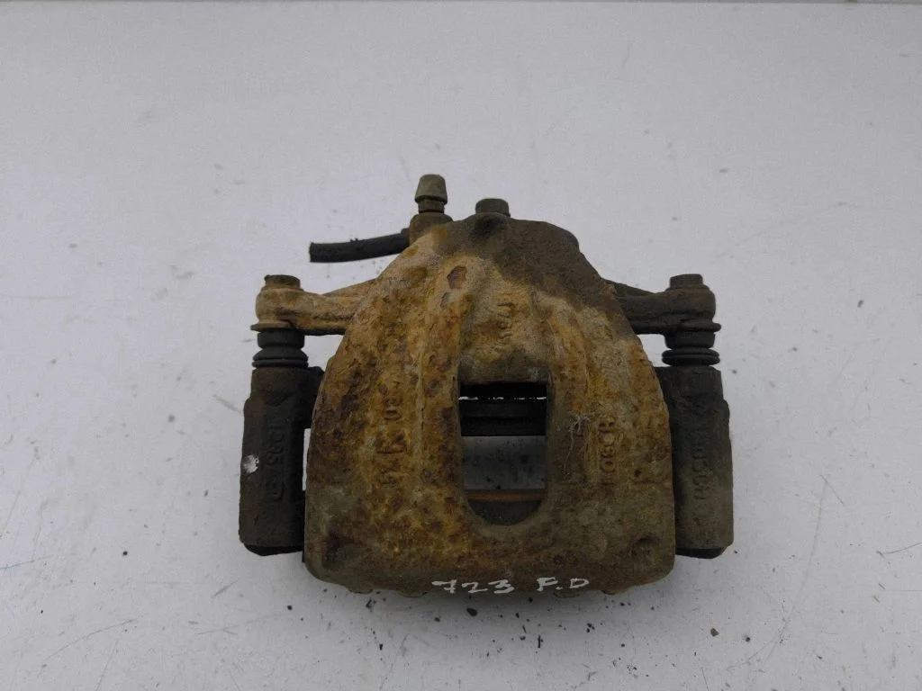Front brake caliper – right