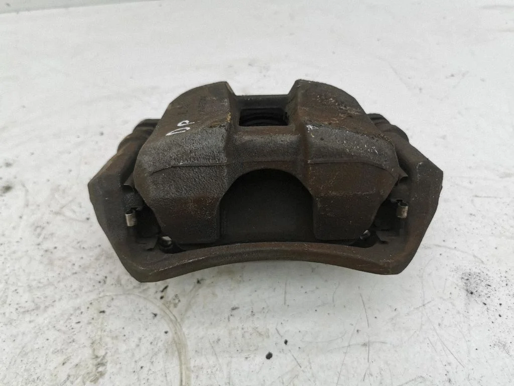 Front brake caliper – right