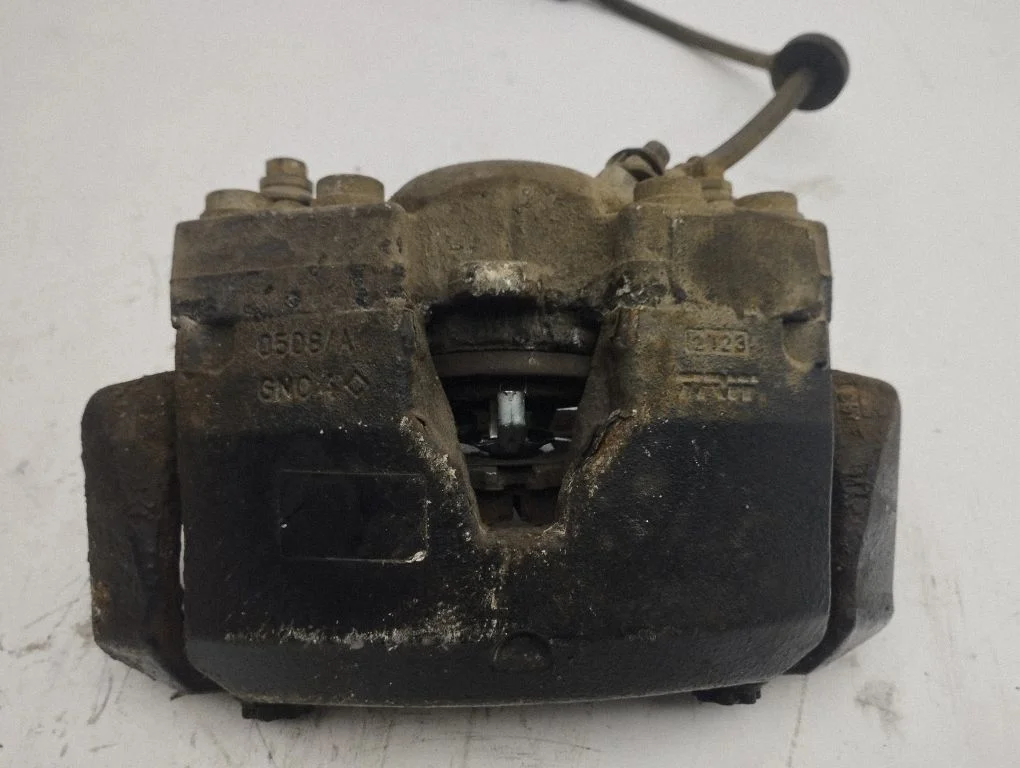 Front brake caliper – right