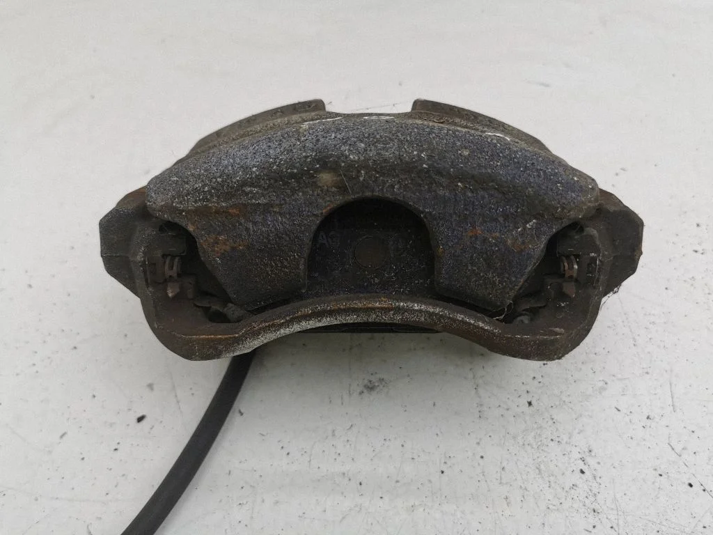 Front brake caliper – right