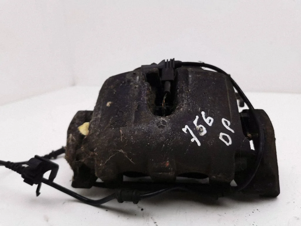 Front brake caliper – right