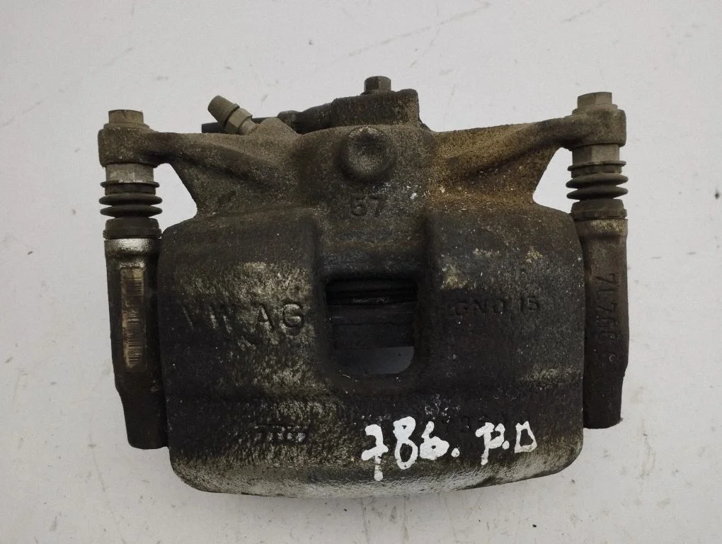 Front brake caliper – right