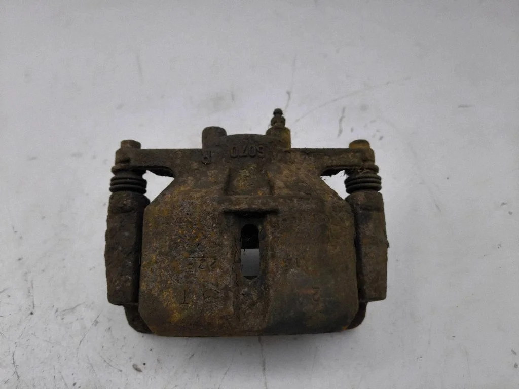 Front brake caliper – left