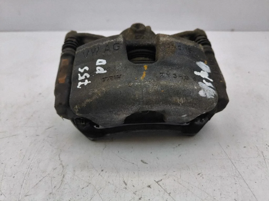 Front brake caliper – right