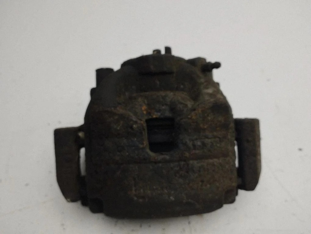 Front brake caliper – left