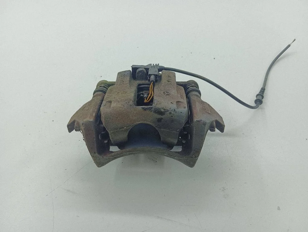 Front brake caliper – right