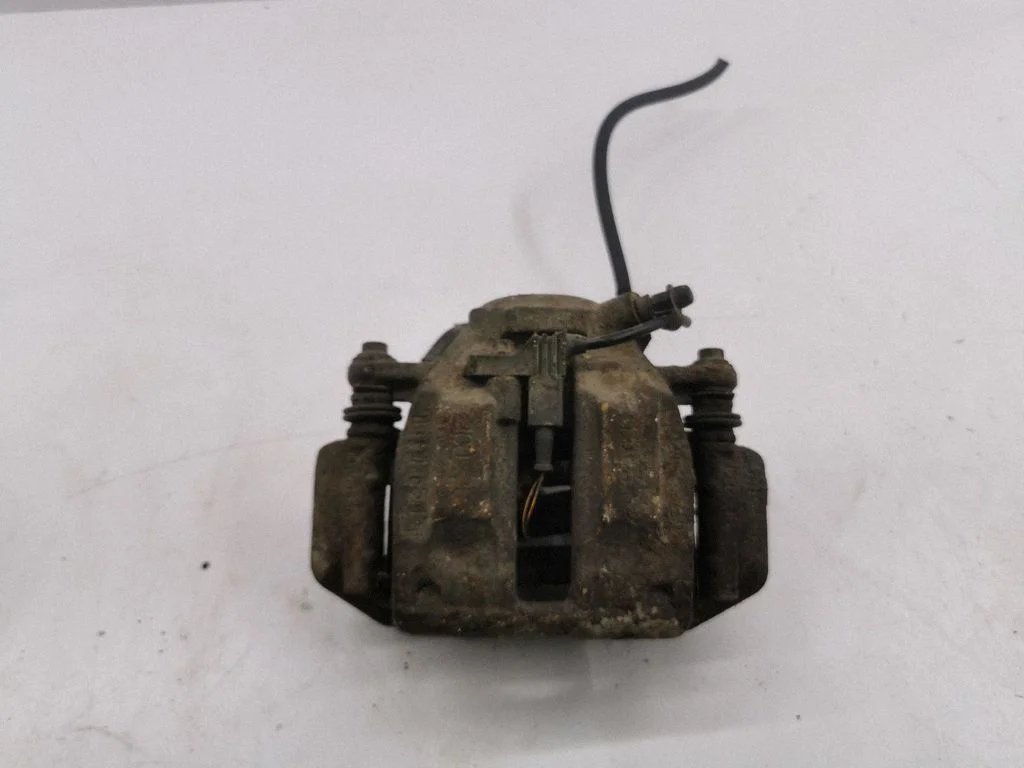 Front brake caliper – right