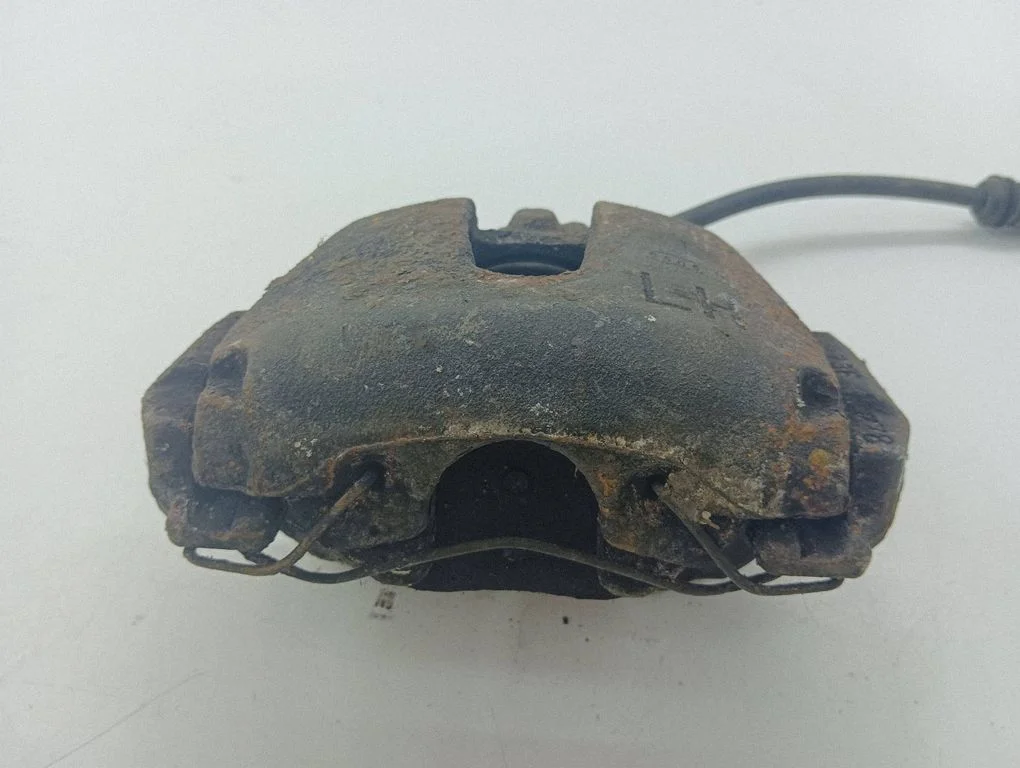 Front brake caliper – right