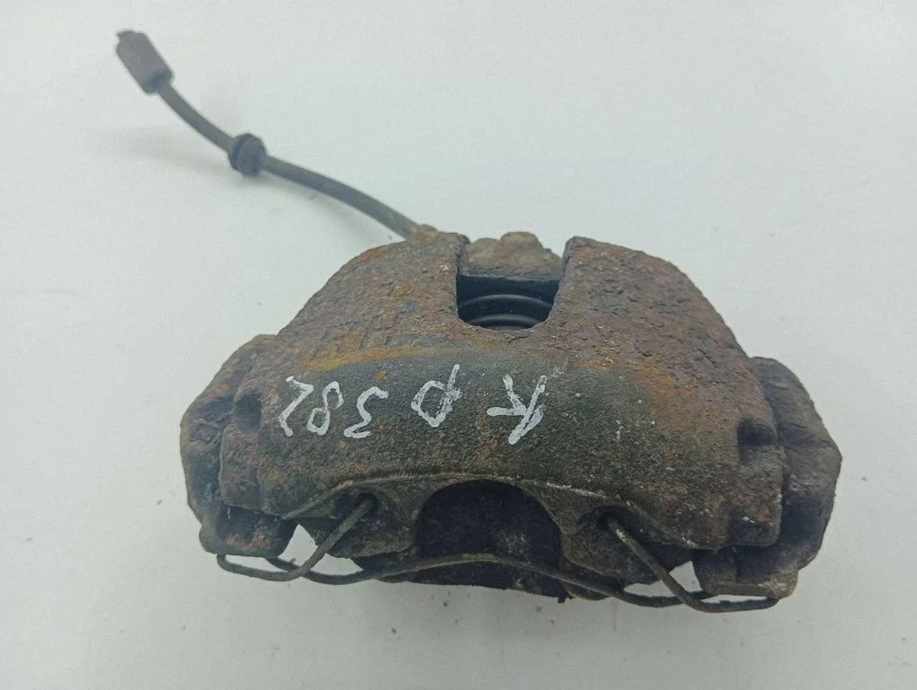 Front brake caliper – left