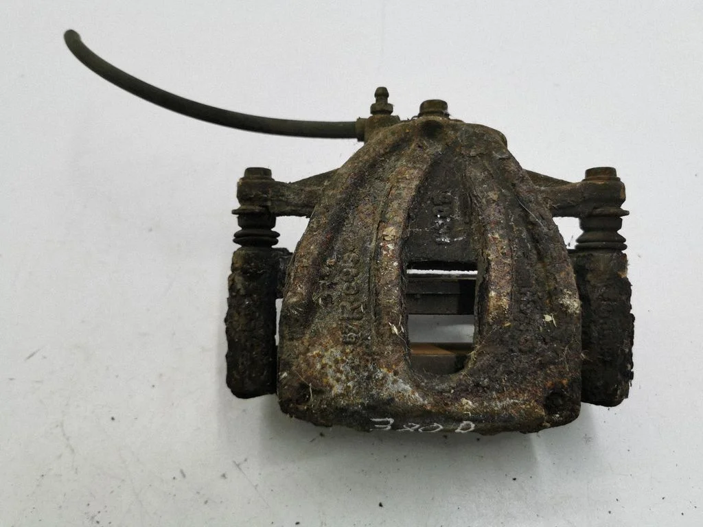 Front brake caliper – right