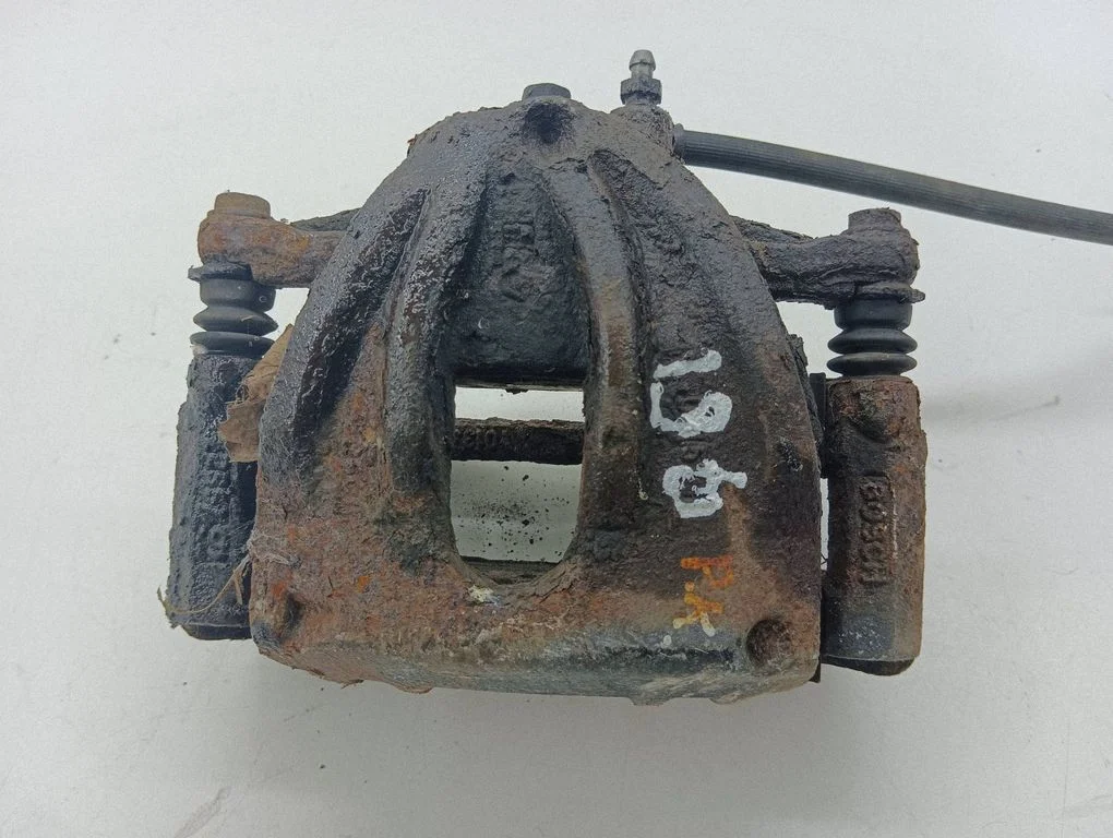 Front brake caliper – left