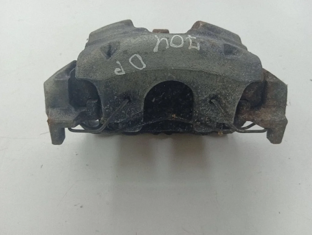 Front brake caliper – right